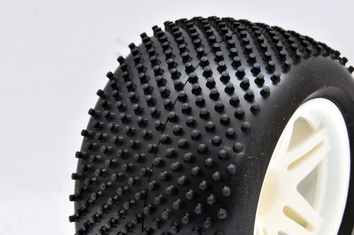 11105 HOBAO 1/10 TT COMPLETE TIRE W/ WHITE WHEEL, 4 PCS